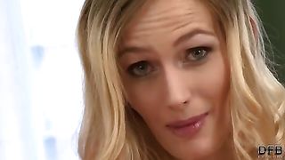 Негр гигантским хером ебет на кастинге тощую давалку, вгоняя елдак в щель по яйца